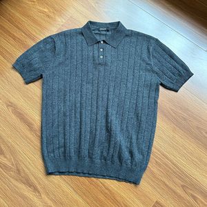 Camiseta de Manga Corta con Cuello Redondo, Textura Jacquard de Canalé Vertical, Estilo Lujoso y Ligero, Corte Regular, Unisex, MOQ Bajo, Personalizable - Product Image 3