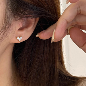 Orecchini a Perno Geometrici a Forma di Cuore e Quadrato per Donne, Gioielli Semplici e Dolci per Uso Quotidiano - Product Image 3