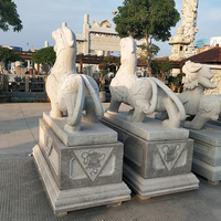 Statue en marbre rouge espagnol Dragon Dog Pi Xiu et Qilin Kylin Sculpture sur pierre d'animaux sauvages mythiques chinois