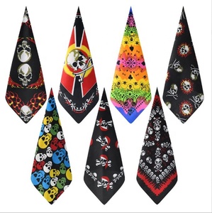 Venta al por mayor Headwear Red Paisley Design Pañuelo cuadrado Pañuelo impreso personalizado - Product Image 2