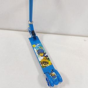 Patinete de tres ruedas para niños, altura ajustable, ligero, para niños de 1 a 8 años, azul, con diseño de dibujos animados - Product Image 4