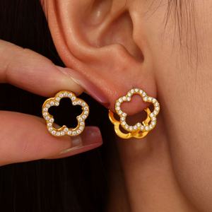 ต่างหูสแตนเลสประดับเพทายหลากสีรูปดอกไม้สองด้าน ชุบทอง 18K สำหรับผู้หญิง - Product Image 1