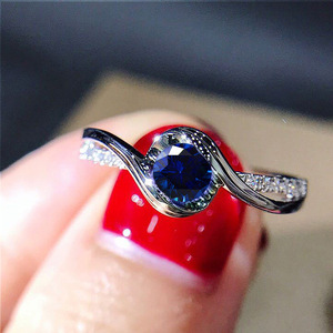 Anello con Design a Fascia Intrecciata, Anello Classico da Dito per Donne - Product Image 4