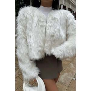 Manteau en fourrure de vison blanc rubis avec décoration vintage en fourrure courte, fermeture à bouton unique, rembourrage en coton tissé, longueur longue, motif imprimé - Product Image 2