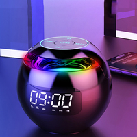 Altavoz inalámbrico BT Mini luces de colores portátiles Altavoz de alta fidelidad con pantalla LED Reloj despertador digital Tarjeta TF Reproducción de música MP3