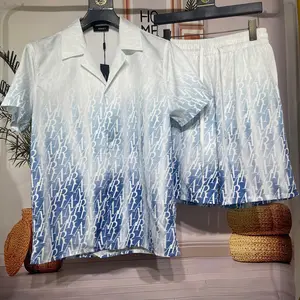 أزياء صيف 2024 المصمِّم الأمريكي الجديد قميص رجالي بأكمام قصيرة بنطال قصير بذلة مطبوع عليها أحرف ثلاثية الأبعاد ألوان متدرجة الألوان على الموضة