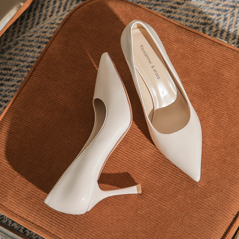 Beige / heel 8.5cm