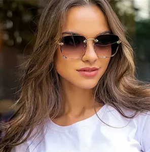 Occhiali da sole Streetwear classici da donna senza montatura quadrati moda tendenza occhiali da vista per gli uomini