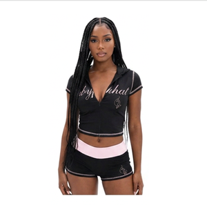 Set da <span class=keywords><strong>Donna</strong></span> 2 Pezzi con Logo <span class=keywords><strong>Classico</strong></span> di Gatto Stampato, Felpa con Zip a Maniche Corte e Pantaloncini con Bordi a Contrasto, Outfit Baddie - Product Image 3