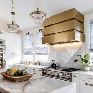 Hotte <span class=keywords><strong>de</strong></span> cuisine murale artisanale en laiton sur mesure, finition brossée douce, design superposé, pour cuisines <span class=keywords><strong>de</strong></span> villas - Product Image 4