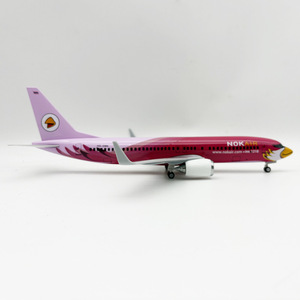 โมเดลเครื่องบินเรซิ่น โบอิ้ง 737-<span class=keywords><strong>800</strong></span> สีชมพู ของสายการบินนกแอร์ ขนาด 1/130 ยาว 30 ซม. พร้อมล้อเหยียบ สำหรับตั้งโชว์และสะสม - Product Image 3