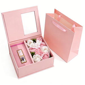 Scatola Regalo Compatta Ecologica e Riciclabile per San Valentino, per Rosa Eterna, Fiore di Sapone, Profumo, Rossetto, Collana - Product Image 2
