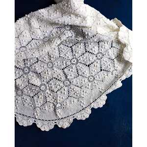 Mantel Redondo de Ganchillo Navideño con Motivo de Estrella Bordado, Patrón Rectangular para Hoteles y Restaurantes, Cubierta de Mesa Dan Denaro - Product Image 5