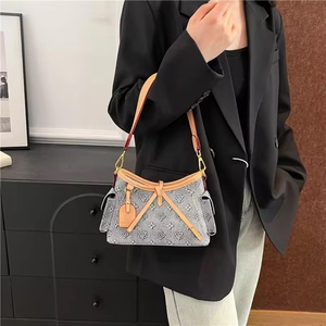 2025 Luxury Vintage Leather Crossbody Shoulder Daily Use Bag for Women Water-Proof Printed Letter <b>Zip</b> Dress Versatile - Product Image 6