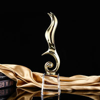 Trophée Aigle Volant en Métal Électroplaqué, Gravure Laser Cristal Éblouissante, Impression UV, Cadeau d'Affaires Personnalisé, Fabrication sur Mesure