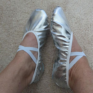 Chaussons de <span class=keywords><strong>danse</strong></span> en PU de haute qualité pour filles, semelle souple, chaussons de <span class=keywords><strong>danse</strong></span> or et argent, chaussures d'entraînement de ballet avec semelle fendue - Product Image 4