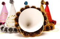 Chapeaux coniques en papier brillants pour anniversaire, petits, en carton nacré, avec pompons en guirlande et cordon élastique, vente en gros