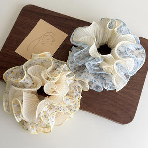 Diadema de Gasa con Doble Capa de Encaje Floral y Pliegues para Mujer, Banda Elástica para el Cabello - Product Image 1