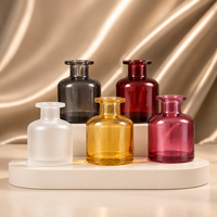 Bouteille diffuseur en verre élégante de couleur blanche de 50 ml, 100 ml, 150 ml, 250 ml avec bâtonnets en céramique pour l'aromathérapie