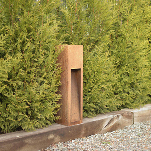 Lampes de balise extérieures personnalisables en acier corten, résistantes aux intempéries, au design Art Déco et à l'éclat chaleureux - Product Image 4