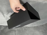 Boîte en papier personnalisée avec logo blanc, finition brillante UV, couvercle magnétique, emballage cadeau pour vêtements, imprimée