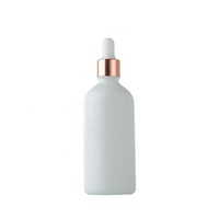 Vente en gros de flacons d'huile essentielle en verre de 30 ml et 50 ml avec pulvérisateur à pompe, gravure noire givrée et marquage à chaud, emballage cosmétique