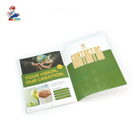 Brochure de produit personnalisée à reliure agrafée, pelliculage mat imperméable, estampage à chaud, gaufrage 3D, UV
