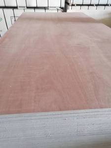 Nhà máy chuyên nghiệp <span class=keywords><strong>4x8</strong></span> bút chì gỗ tuyết tùng Veneer nhiều lớp tấm gỗ cứng màu đỏ ván ép tấm - Product Image 2