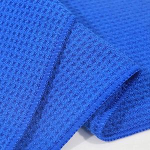 Serviette de sport et de golf en microfibre gaufrée ultra absorbante avec logo brodé personnalisé et crochet en métal, fournie par l'usine - Product Image 3