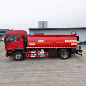 รถบรรทุกน้ำมัน HOWO TX 4x2 12000 ลิตร พร้อมหัวจ่ายสำหรับส่งและเติมน้ำมันเชื้อเพลิงที่เป็นอันตราย - Product Image 6