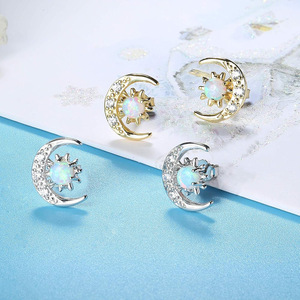 Orecchini a Perno con Stella e Luna, Design Elegante e Raffinato, Gioielli per Donne, Uso Quotidiano, Accessorio per Outfit da Festa, Idea Regalo - Product Image 6