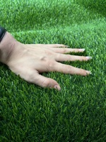 Herbe artificielle extérieure de 25mm de gazon vert de tapis de gazon artificiel