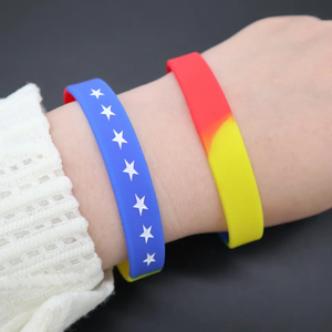 Pulsera de Silicona con Diseño Personalizado del Fabricante, Pulsera con la Bandera de Venezuela en Amarillo y Azul, Pulsera de Silicona - Product Image 2