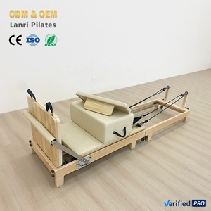 Máquina de Pilates Reformer Plegable de Madera de Roble Blanca, Portátil y Compacta para Uso en Casa o Estudio - Product Image 1