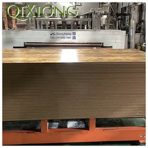 QIXIONG 2023 hoja de <span class=keywords><strong>Formica</strong></span> de laminación de color blanco y negro de alto brillo E0 E1 <span class=keywords><strong>MDF</strong></span> - Product Image 5