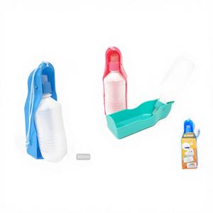 Botella portátil de plástico de alta calidad de 750 ml para mascotas, comederos y bebederos - Product Image 1