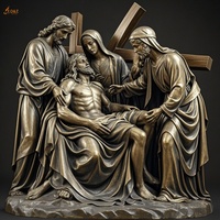 Célèbre statue catholique chrétienne jésus 14 station treizième station grandeur nature jésus corps vers le bas de la croix sculpture en bronze
