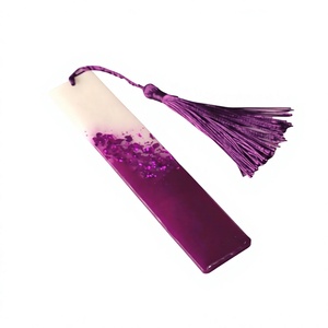 Marcapáginas de Resina Personalizado, Hecho a Mano, con Flores Secas y Brillo, Accesorio Decorativo de Lectura, Regalo para Mujeres - Product Image 1