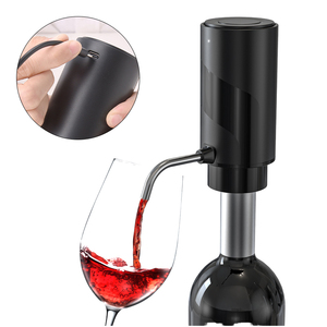 Aérateur à <span class=keywords><strong>vin</strong></span> électrique rechargeable noir avec décanteur automatique à une touche et bec verseur en acier inoxydable pour le <span class=keywords><strong>vin</strong></span> - Product Image 3