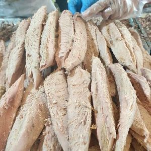 Lomo de atún congelado, proveedor de lomos de atún sin hueso IQF de grado premium capturado en estado salvaje, Exportación de mariscos a granel, procesamiento al por mayor - Product Image 3