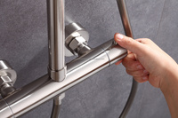 Ensemble de système de douche thermostatique rond en nickel brossé pour salle de bain Mélangeur aérien à pluie exposée avec accessoires de pulvérisateur à main