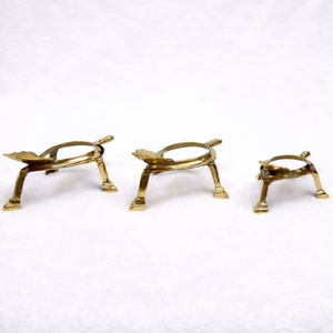 Support de Shankh en laiton antique, fait main, motif paon, support de conque, présentoir, décoration indienne pour Pooja, plusieurs tailles, pour temple et maison - Product Image 1