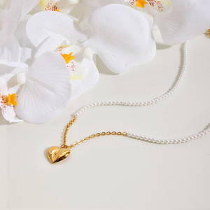 Collar de Perlas en Forma de Corazón, Colgante de Acero Inoxidable con Oro de 18K, Joyería Unisex para Uso Diario - Product Image 4