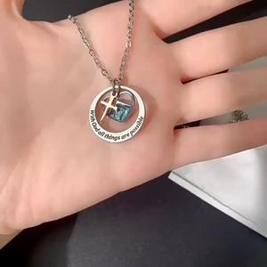 Collar de Cruz de Acero Inoxidable y Semilla de Mostaza |   Colgante con la frase: Con Dios todo es posible |   Joyería Cristiana Inspiradora - Product Image 6