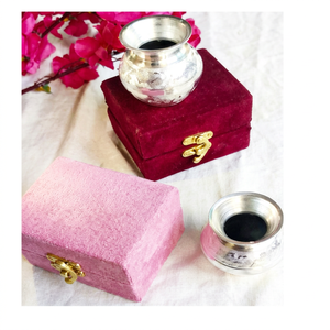 กล่องของขวัญกำมะหยี่สีแดง Lota For Puja ถุงของชำร่วยงานแต่งงานสุดหรู ถุงของขวัญสำหรับงานปาร์ตี้ กล่องบรรจุภัณฑ์กำมะหยี่ ถุงของขวัญสุดหรู - Product Image 1