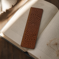 Marcapáginas de cuero con inicial, amuleto para bolso, marcapáginas personalizado, marcapáginas al por mayor, soporte de página de cuero