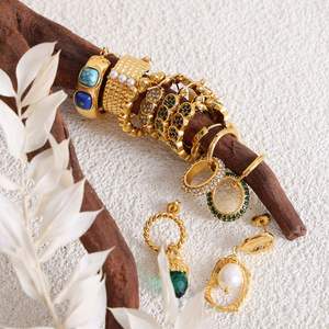 Pendientes de Acero Inoxidable con Oro de 18K, Diseño Chino con Cuentas de Vidrio, Estilo Clásico para Fiestas - Product Image 3