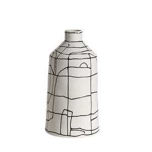 <span class=keywords><strong>Vase</strong></span> à fleurs en céramique fait à la main minimaliste moderne pour la décoration intérieure et la décoration de table - Product Image 1