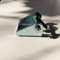 Fourniture d'usine : Fixation en acier au carbone électrogalvanisé à prix réduit, utilisée avec tige filetée pour la stabilisation antisismique