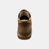 Chaussons d'hiver chauds à bout fermé pour homme, design confortable à enfiler, dessus en daim de vache, doublure en fausse fourrure, semelle légère antidérapante en EVA